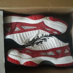 Jordan ie 11s